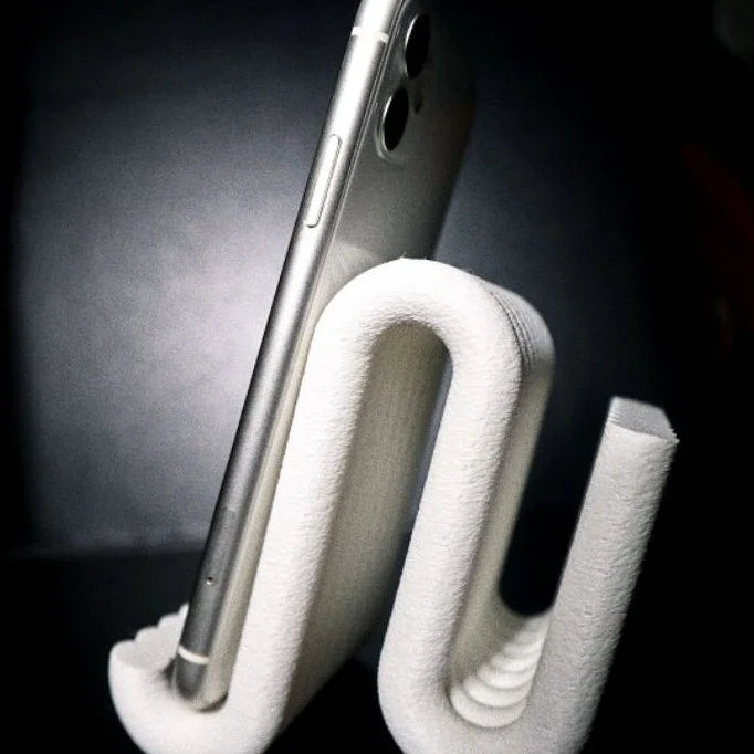 Đế để điện thoại Nghệ thuật Gợn Sóng, Nếp Gấp / The Fold Stand.